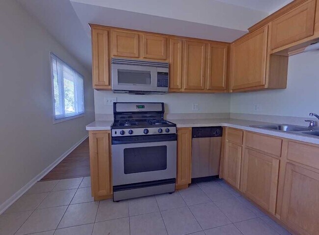 Building Photo - 213 Robson Dr
