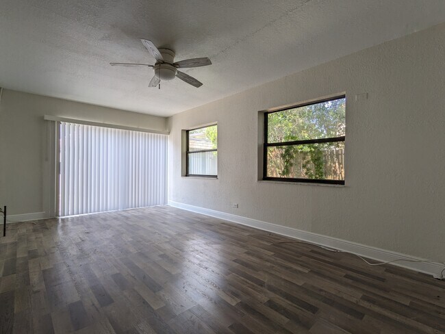 Building Photo - 2085 San Sebastian Way N