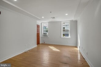 Building Photo - 2026 Ridge Ave