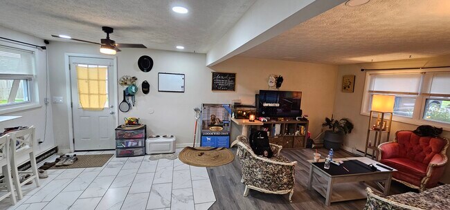 Building Photo - 128 Triphammer Ter