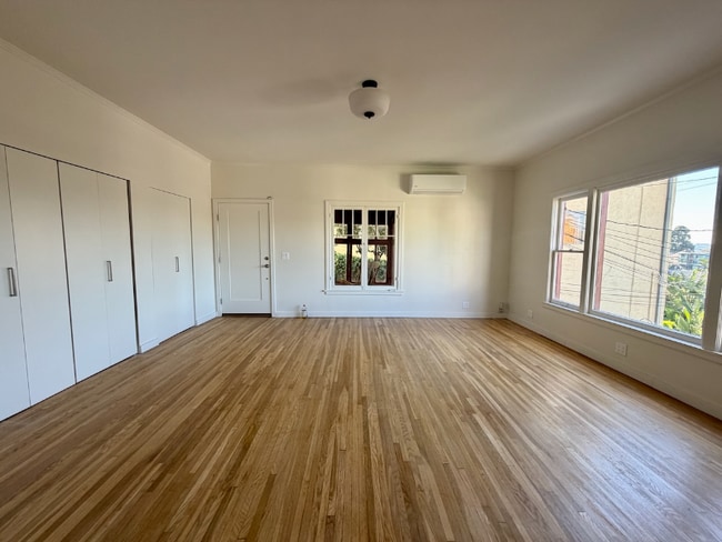 Building Photo - 1086 W Kensington Rd