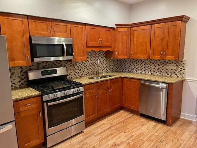 Building Photo - Recently Remodeled 3 Bedroom Home