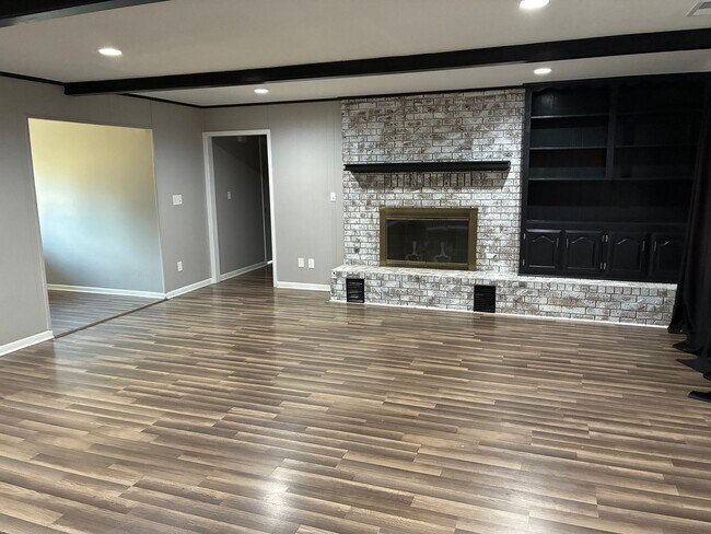 Building Photo - 231 Quitman