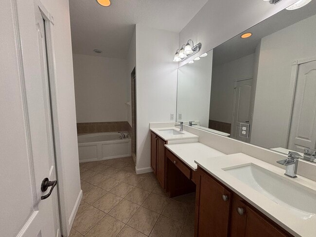 Foto del edificio - 2630 Creekside Dr