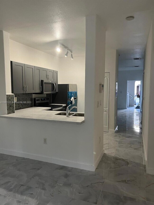 Foto del edificio - 1663 SE 27th Dr
