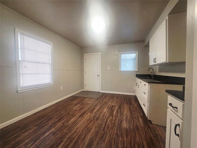 Foto del edificio - 307 E Kittyhawk Dr