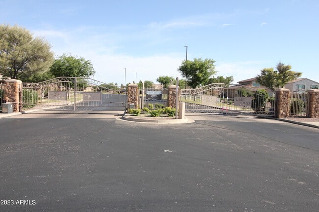 Building Photo - 709 E La Costa Dr