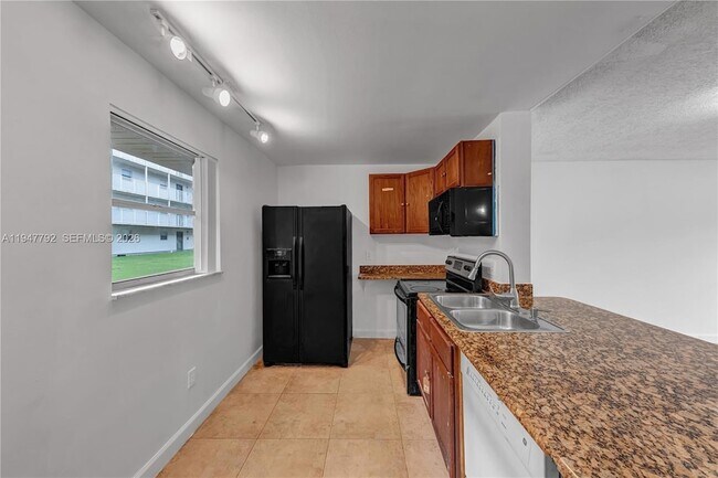 Foto del edificio - 2800 NW 56th Ave