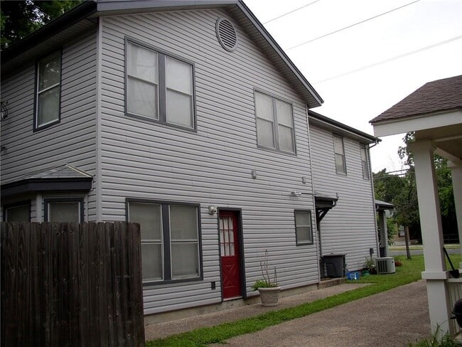Building Photo - 503 E 38th St