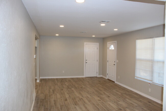 Building Photo - 5908 NW 61st St