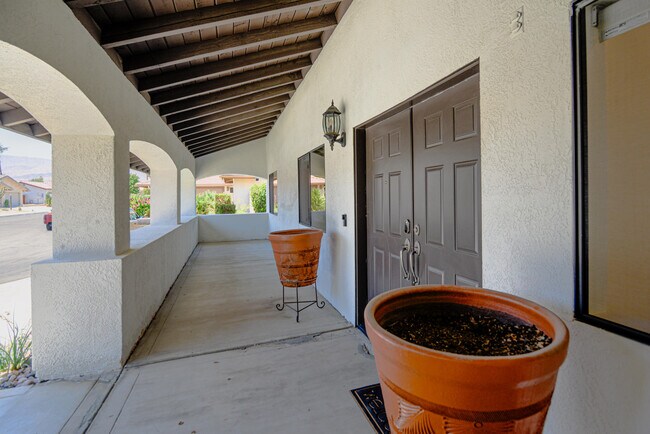 Foto del edificio - 74830 Waring Ct