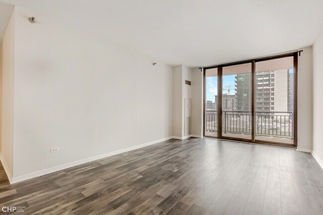 Foto del edificio - 330 N Jefferson St