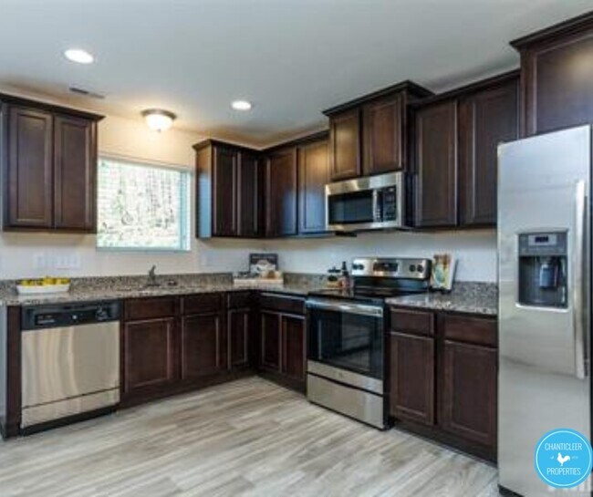 Foto del edificio - 1208 Haybrook Ln