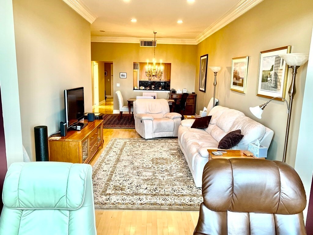 Building Photo - 193 W 8th St