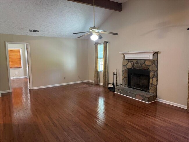 Foto del edificio - 625 Locust Rd
