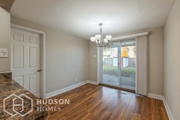 Foto del edificio - 407 W Rd