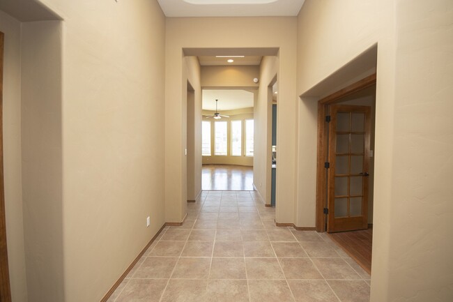 Building Photo - 2627 Vista Manzano Loop NE