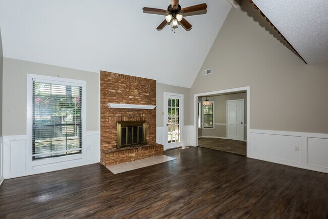 Foto del edificio - 8169 Cairn Dr