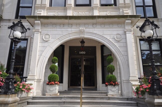 Foto del edificio - 160 Commonwealth Ave