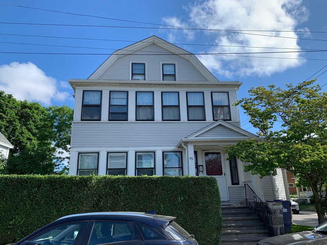 Primary Photo - 35 Surrey St