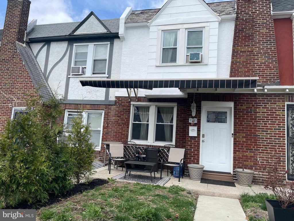 Primary Photo - 1541 E Mayland St