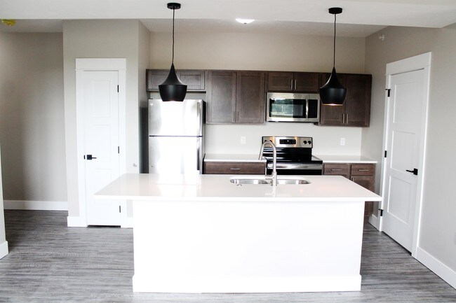 Building Photo - 200 E US-34