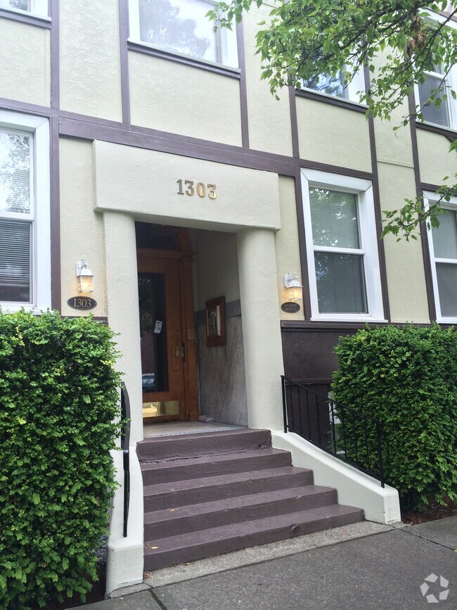 Building Photo - 1303 Division Ave