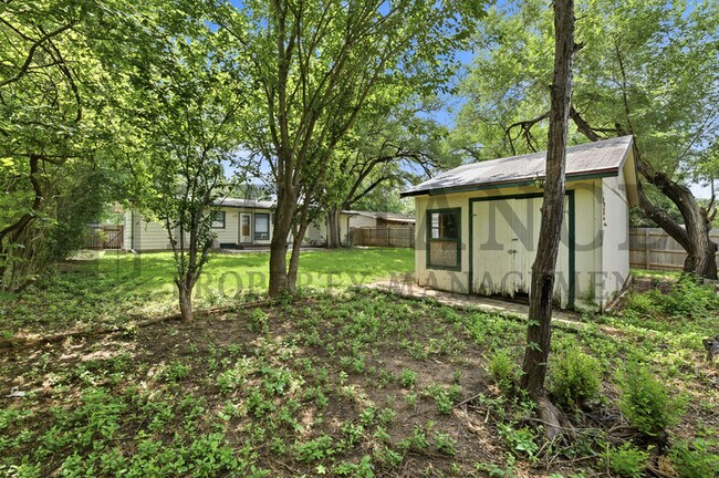 Foto del edificio - 1415 N Prairie Ln
