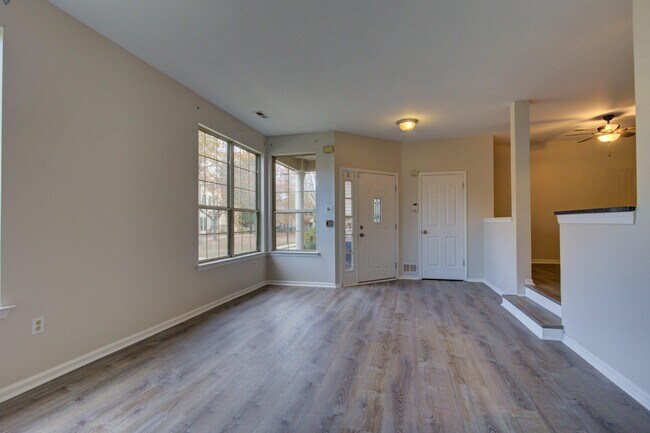 Foto del edificio - 1302 Foxmeadow Cir