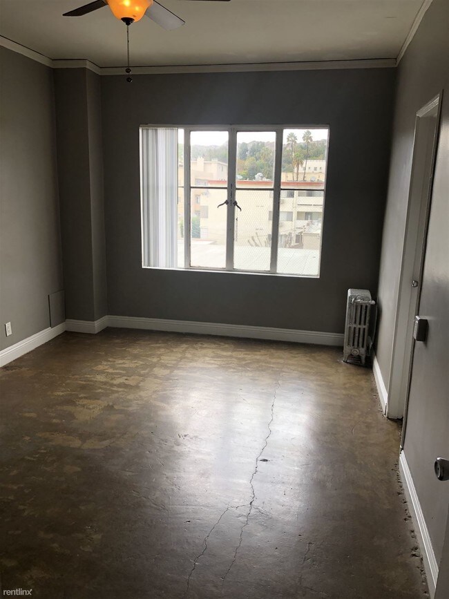 Foto del edificio - 1 br, 1 bath  - 5225 Hollywood Blvd Apt 408