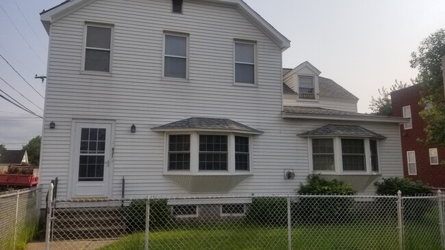 Building Photo - 931 24th St