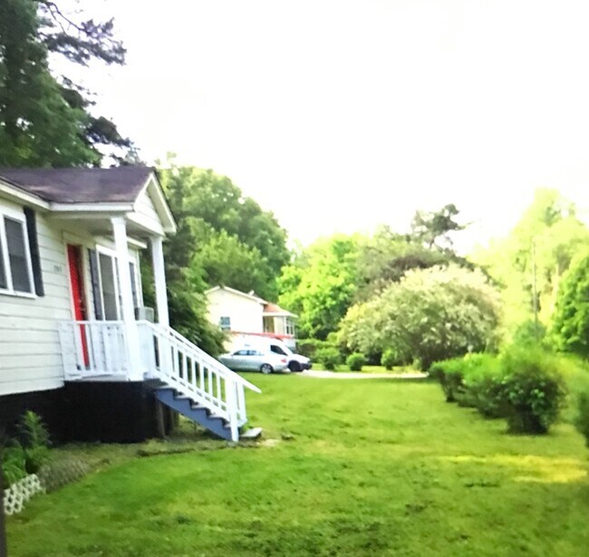 Foto del edificio - COMING SOON! DEPOSIT-FREE Renting option thru OBLIGO! Deposit Alternative available.