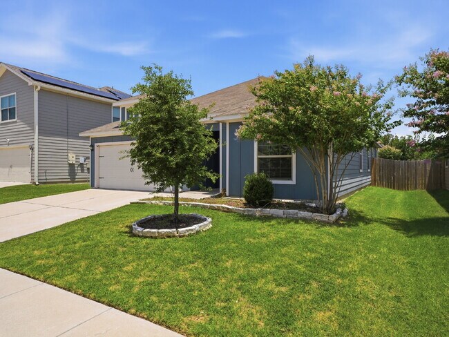 Foto del edificio - "Charming 4-Bed Oasis with 2 Baths in Fort Worth – Spacious 1,724 Sq Ft Gem!"