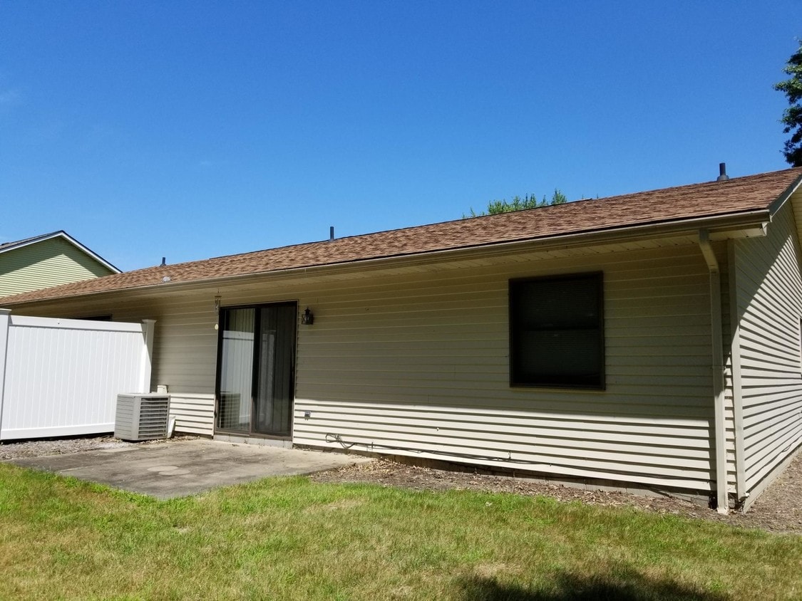 Building Photo - 111 Amy Pl