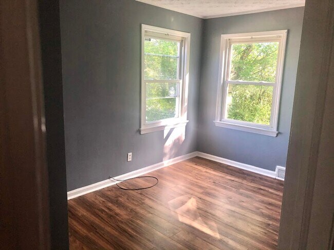 Building Photo - Cozy, NEW Spacious 5 Bedroom / 1 Bath