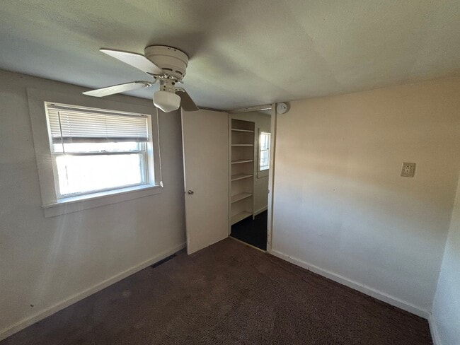 Building Photo - JC Single Family Home in Convenient Locale