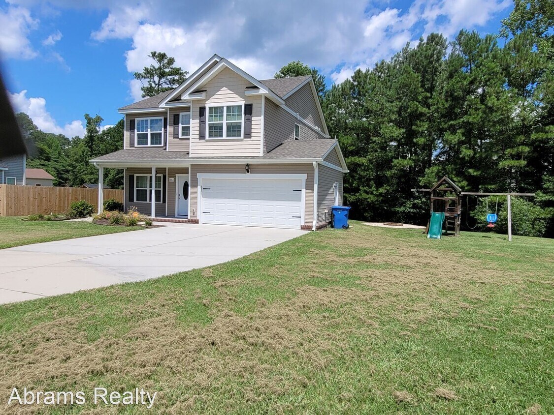 4 br, 2.5 bath House 1011 Washington Drive