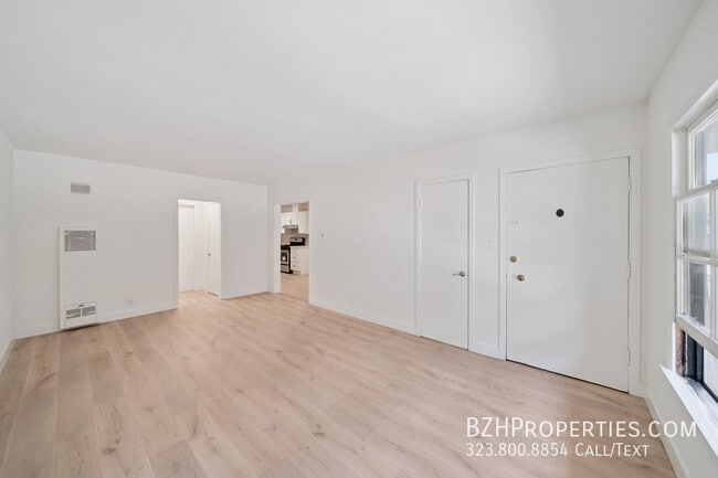 Building Photo - 1136 S Sherbourne Dr