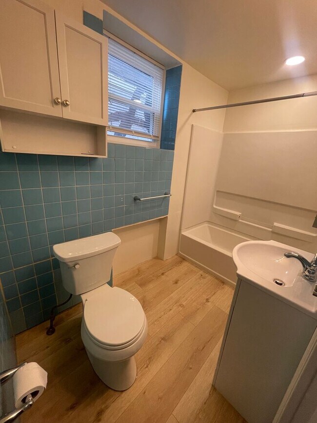 Foto del edificio - NEWLY UPDATED SPACIOUS 3-BEDROOM HOUSE IN ...