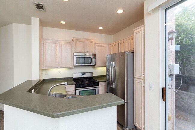 Foto del edificio - 2 Bedroom Townhome in Scripps Ranch
