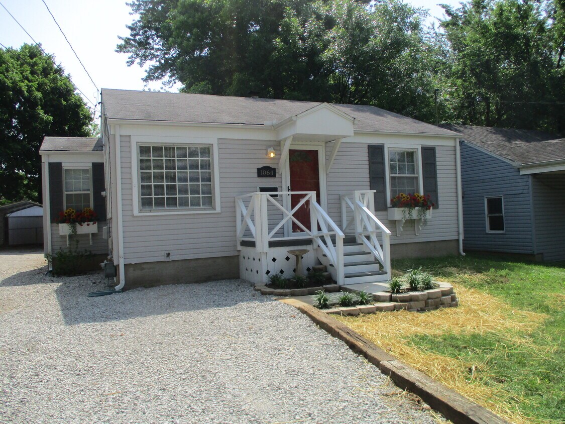 Building Photo - 1064 S Thelma Ave