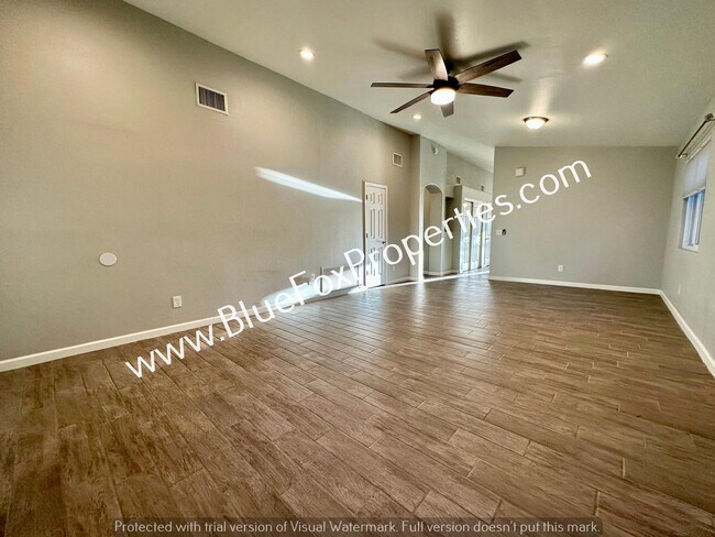 Foto del edificio - 13201 N Classic Overlook Ct