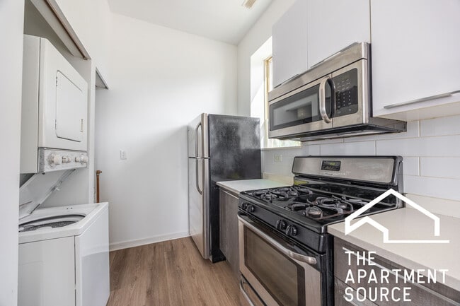 Building Photo - 2714 W North Ave