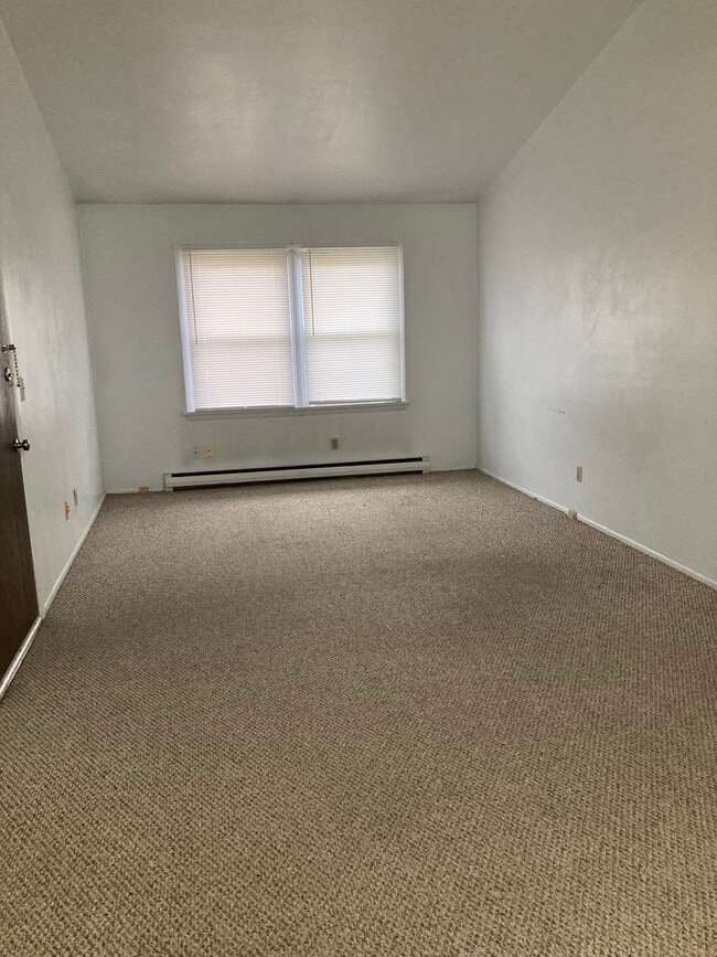 Building Photo - 327 M St