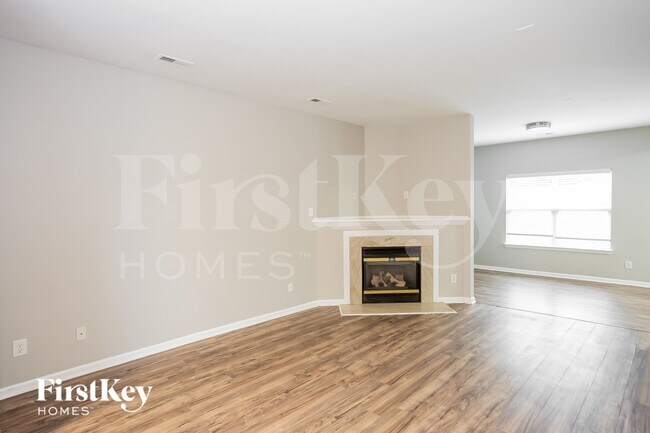 Foto del edificio - 8122 Chatham Oaks Dr