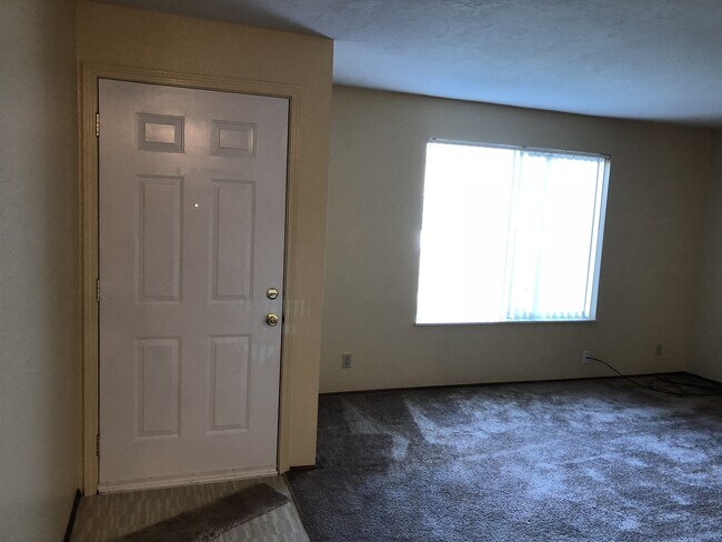 Foto del edificio - Two bedroom one bath duplex in Springfield!