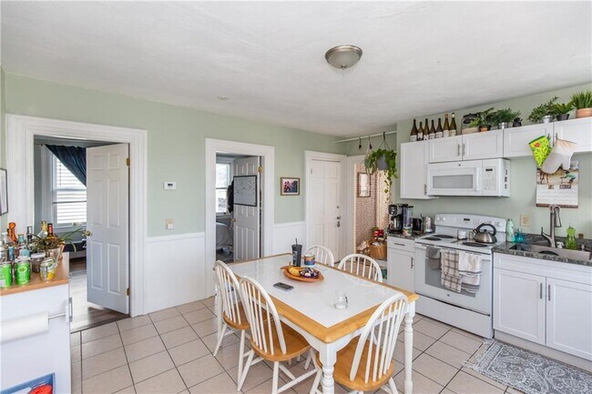 Kitchen - 92 Pleasant St