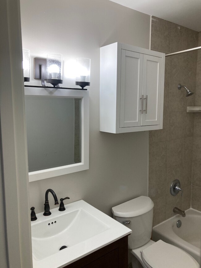 Foto del edificio - 8340 Park Dr