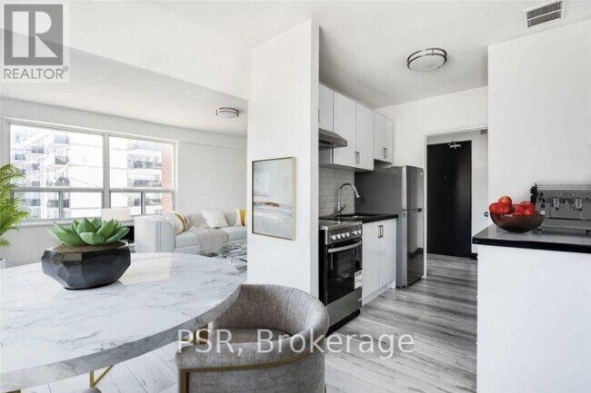 Photo du bâtiment - 600 Eglinton Ave W