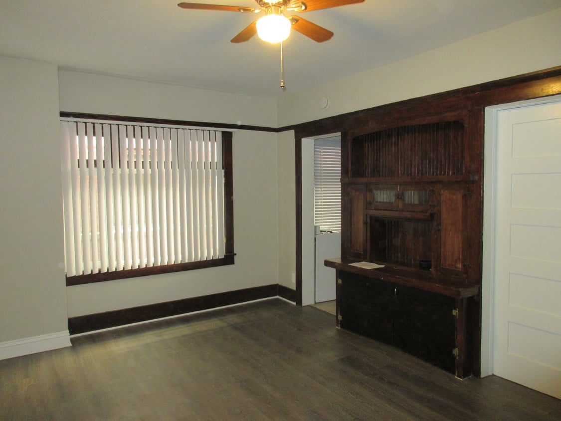 Primary Photo - 319 Elm Ave